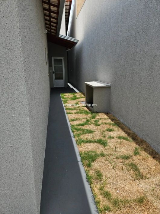 Imóvel com suíte e amplo terreno! sem entrada!