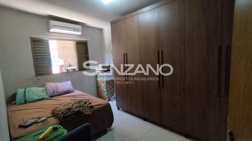 Casa no Resid. Ana Maria do Couto c/ edícula por R$250mil.