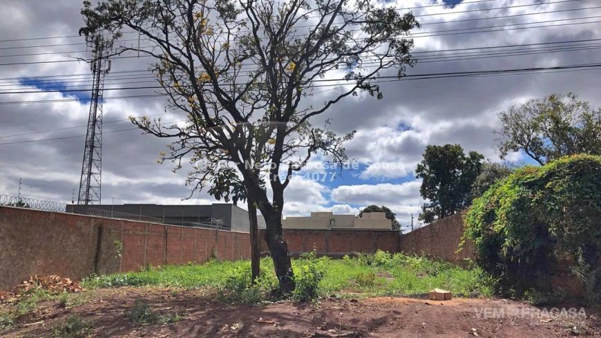 VENDO TERRENO DE 612 M², ENTRADA DE R$200 MIL !!