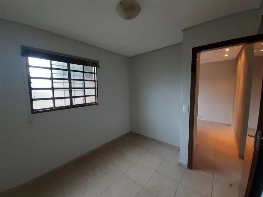 Linda Casa-Condominio Disponível pra Venda!