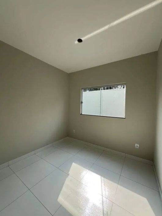 Excelente casa térrea com 03 quartos próximo da UFMS