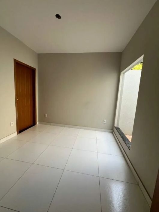 Excelente casa térrea com 03 quartos próximo da UFMS