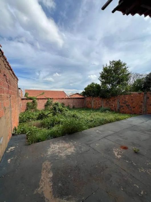 Excelente casa com 03 quartos no bairro Estrela Dalva 2