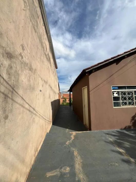 Excelente casa com 03 quartos no bairro Estrela Dalva 2
