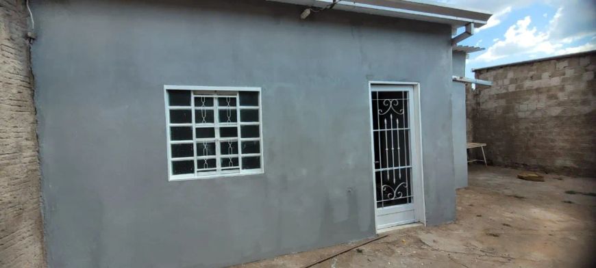 COM 2 QUARTOS E EDICULA