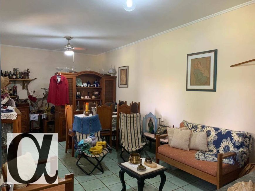 CASA COM TERRENO GRANDE - ÓTIMA LOCALIZAÇÃO