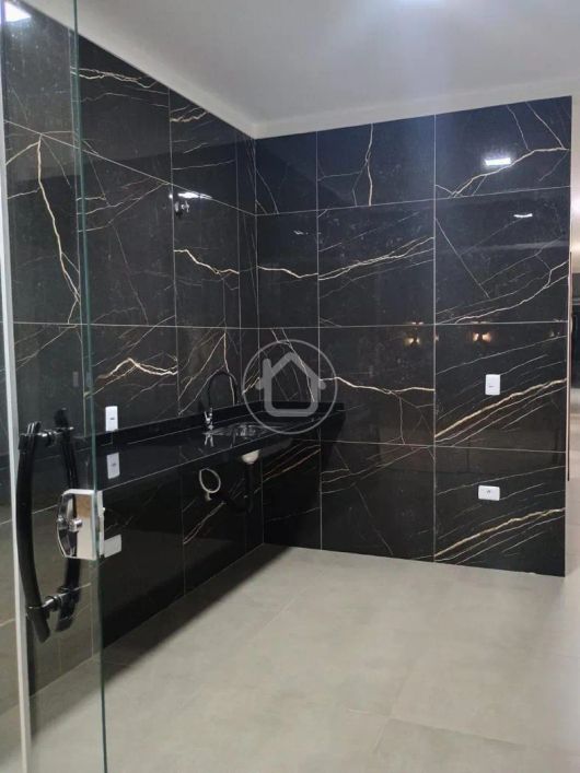 IMÓVEL NOVO COM 3 QUARTOS 1 SENDO SUITE