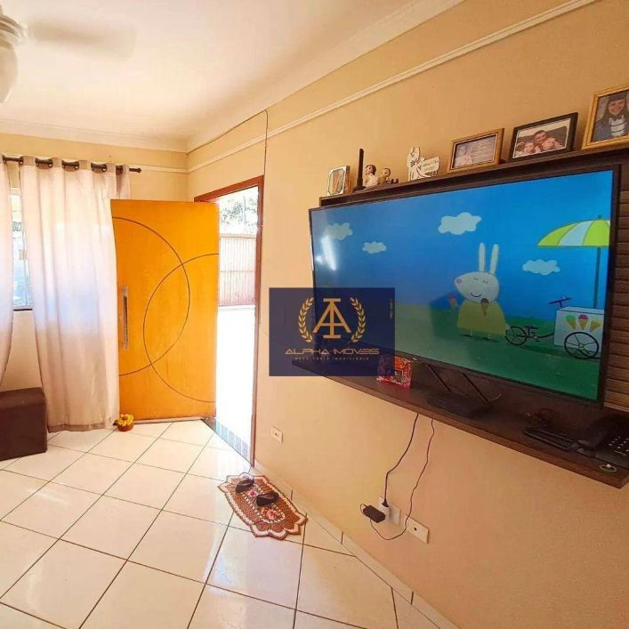 Casa com ótima localização e terreno grande