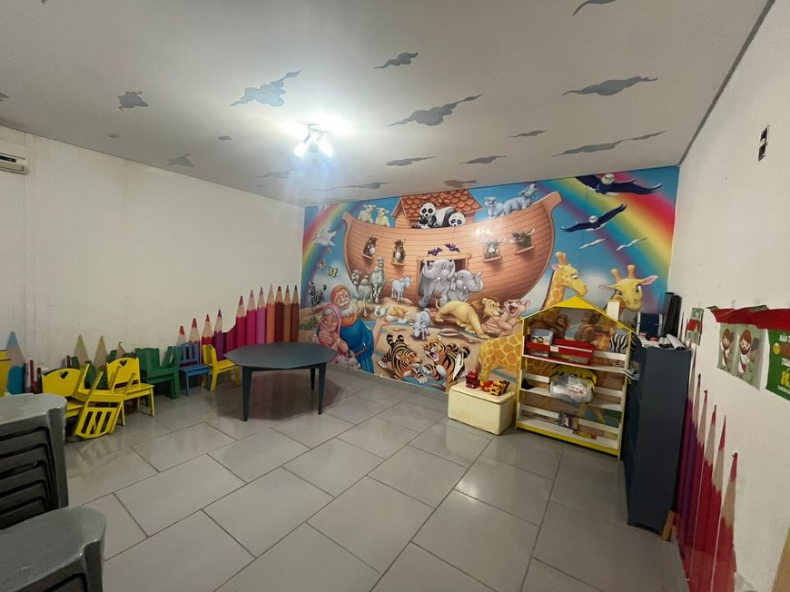 Centro comercial para venda possui 300 metros quadrados com 2 quarto