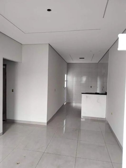 Casa com 03 quartos no bairro Jardim Parati.