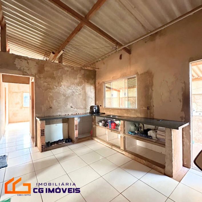 Casa a venda com 3 quartos, terreno de 360m² no Jardim Presidente em Campo Grande - MS