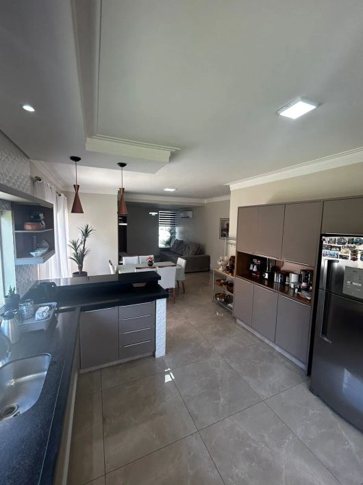 Casa para venda possui 165 metros quadrados com 3 quartos