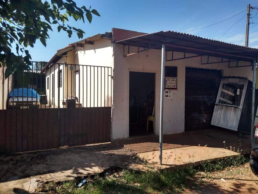Imóvel com 02 salões