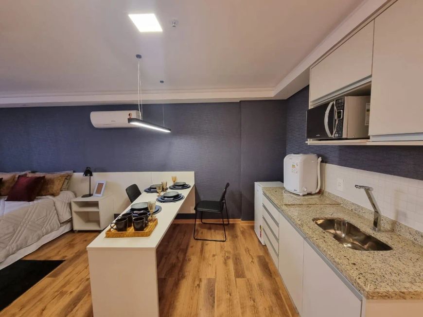 Flat Suíte Confortável com Cama Queen e Cozinha Americana