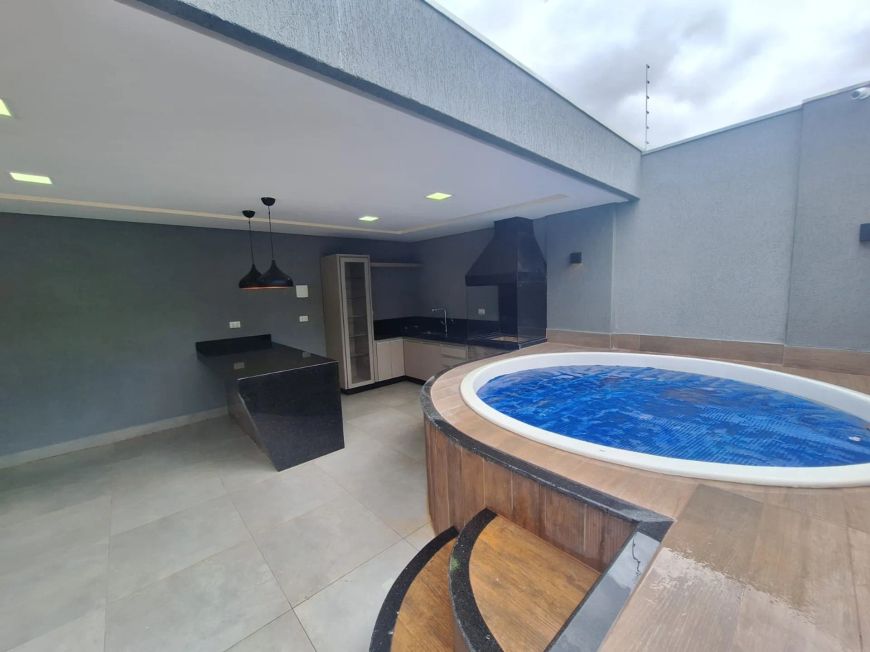 Sobrado para venda com 172 metros quadrados com 4 quartos em Vila Carlota - Campo Grande - MS