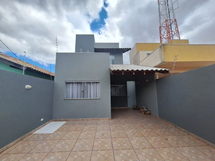 Sobrado para venda com 172 metros quadrados com 4 quartos em Vila Carlota - Campo Grande - MS