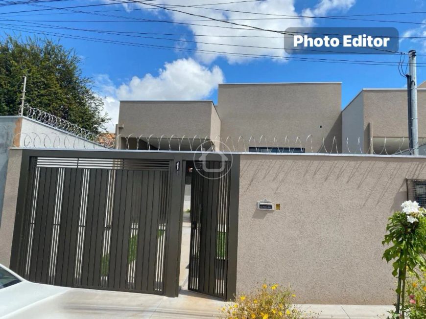 CASA AMPLA COM JARDIM!
