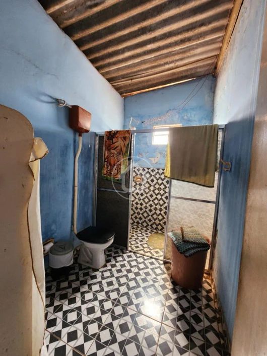 CASAS EM 02 TERRENOS - BOM PARA CONSTRUTORES