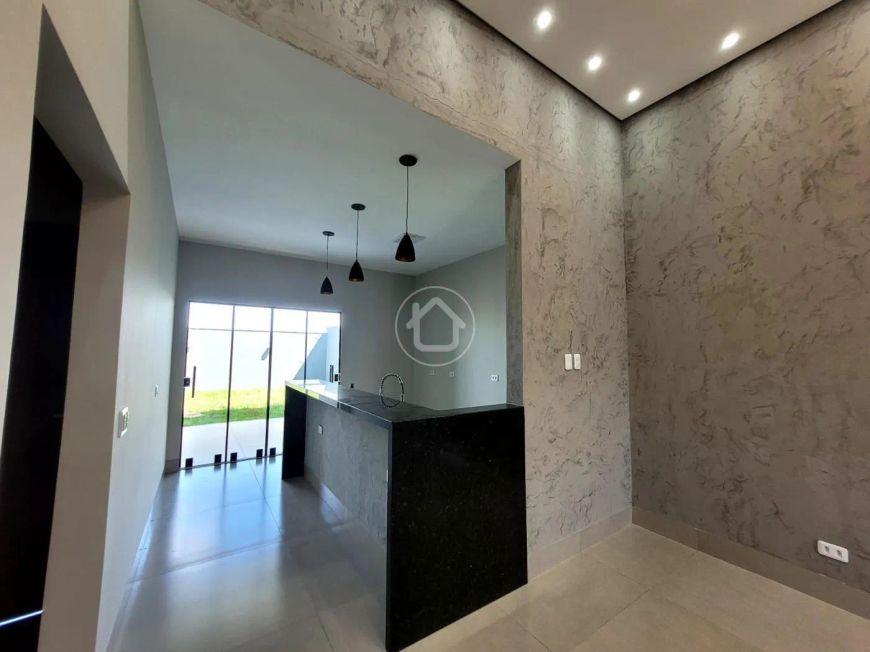 CASA COM SUÍTE E CLOSET