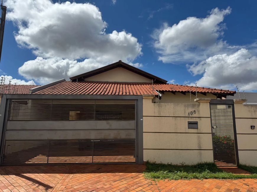 CASA A VENDA NO CARANDÁ BOSQUE COM 3 DORMITÓRIOS SENDO 1 SUÍTE COM 204 M2 E 360 M2 DE TERRENO