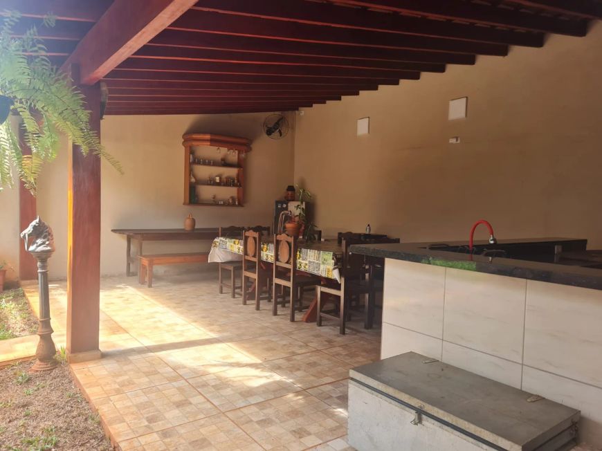 CASA A VENDA NO CARANDÁ BOSQUE COM 3 DORMITÓRIOS SENDO 1 SUÍTE COM 204 M2 E 360 M2 DE TERRENO