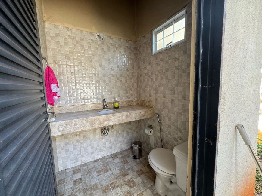 CASA A VENDA NO CARANDÁ BOSQUE COM 3 DORMITÓRIOS SENDO 1 SUÍTE COM 204 M2 E 360 M2 DE TERRENO