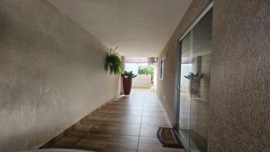 vendo casa com 3 suítes e piscina