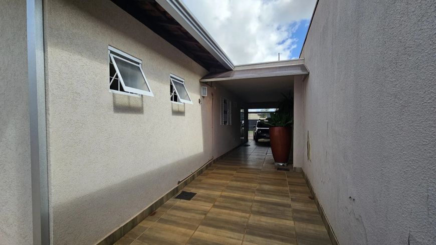 vendo casa com 3 suítes e piscina