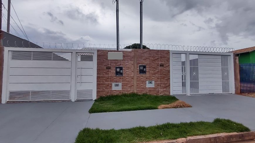 Otima casa com espaço de terreno
