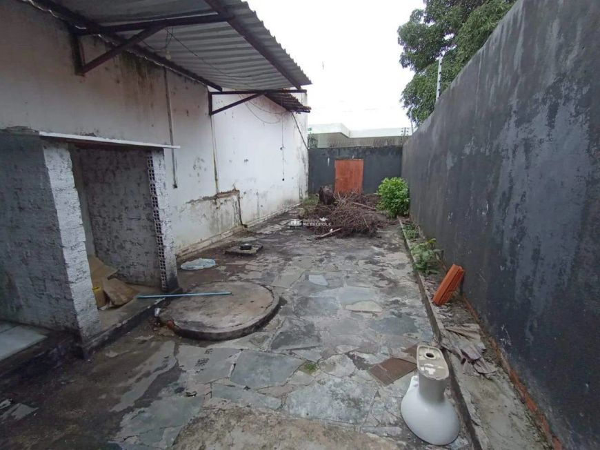 R. TOMÁS DE ÁREA LEÃO - BAIRRO: ININGA