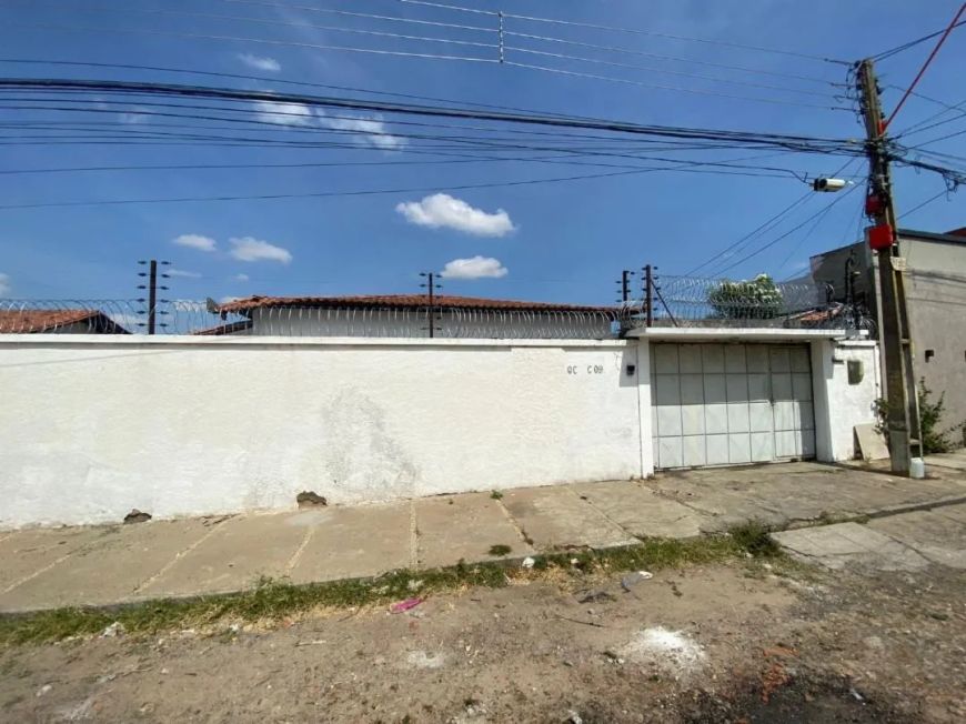 CASA COM 04 QUARTOS DISPÓNÍVEL PARA ALUGUEL- São Cristóvão - Teresina - PI