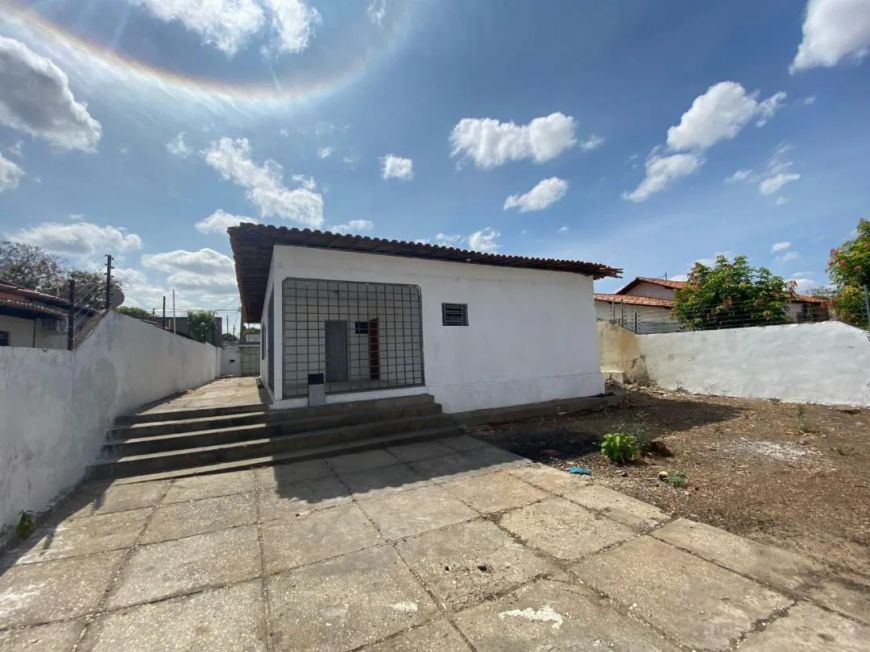 CASA COM 04 QUARTOS DISPÓNÍVEL PARA ALUGUEL- São Cristóvão - Teresina - PI