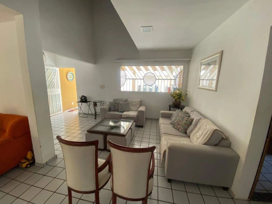 Casa Comercial
