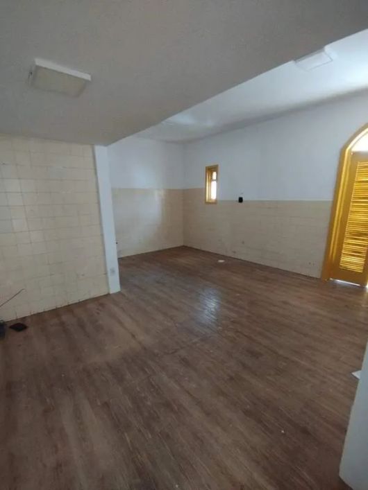 Prédio comercial na Piçarra