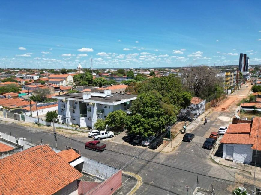Prédio comercial na Piçarra