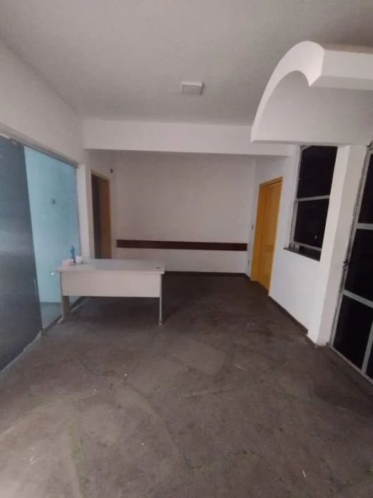 Prédio comercial na Piçarra