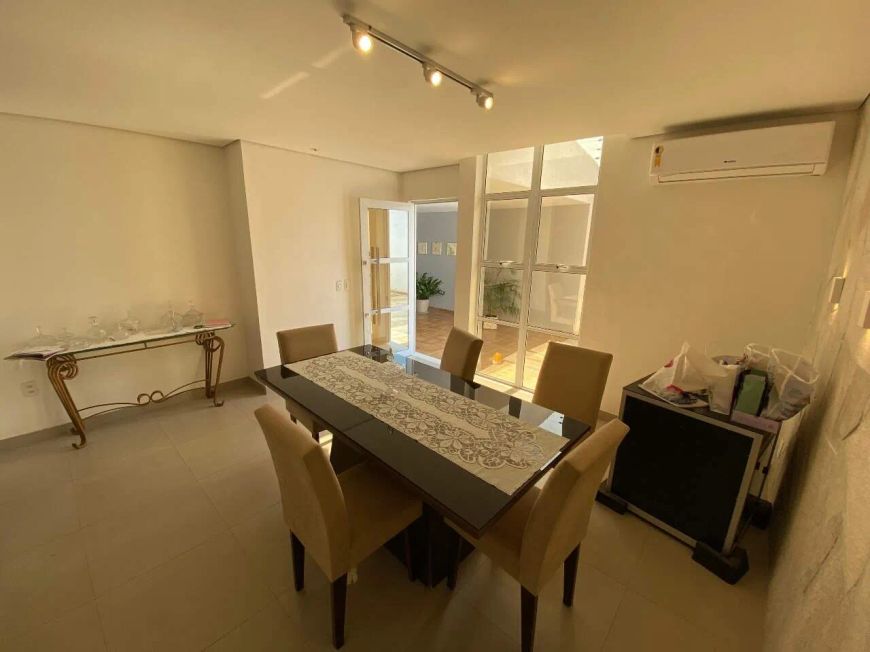Casa Comercial