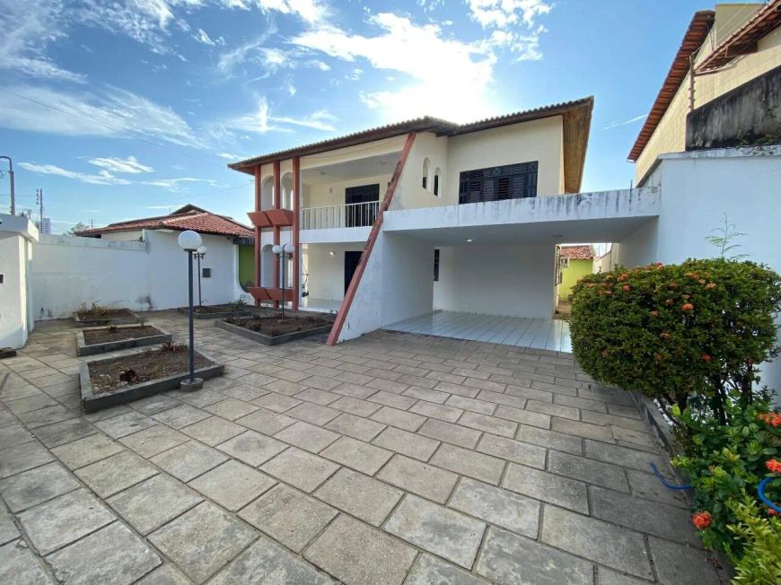 Casa Comercial
