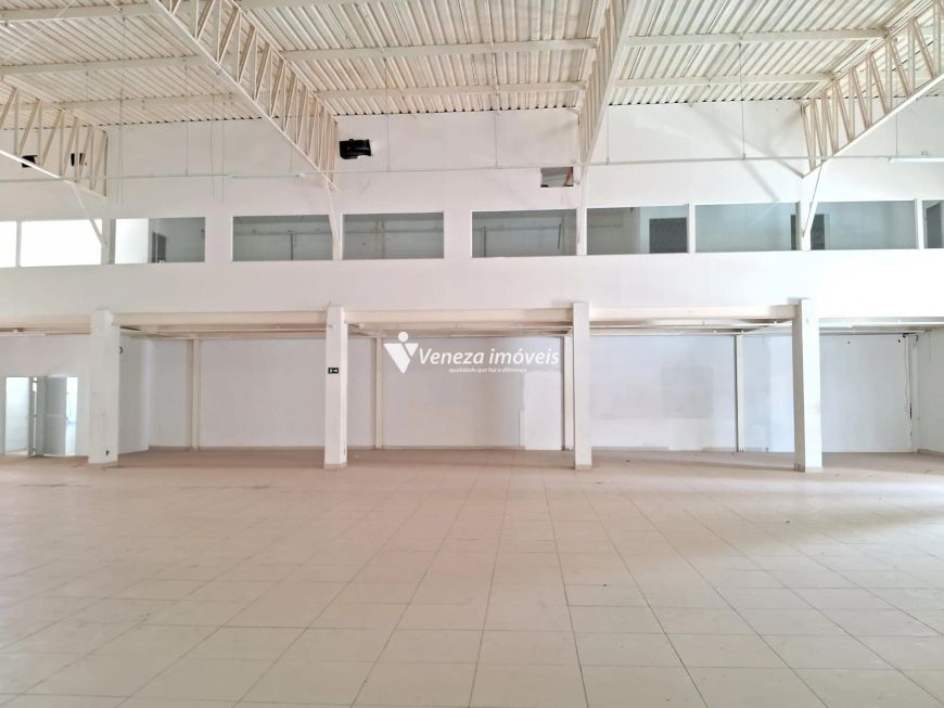 Ponto Comercial Amplo de Esquina no Centro para locação