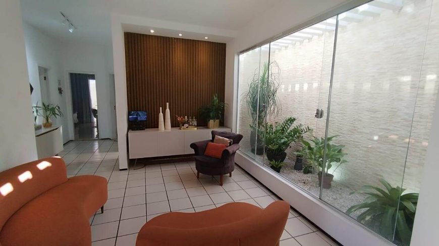 CASA COMERCIAL