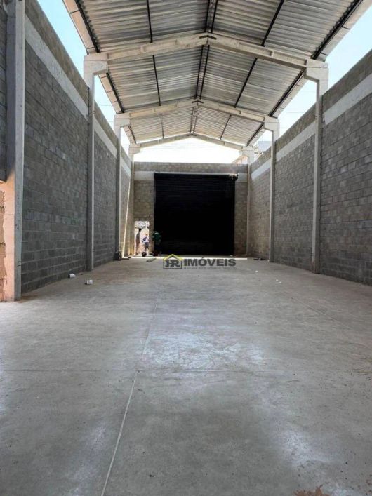 Galpão com 390m² para aluguel por R$ 6.000/mês - Satélite - Teresina/PI