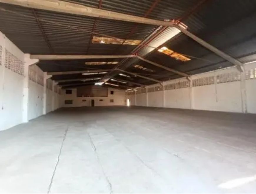 GALPAO AMPLO COM CASA DE APOIO