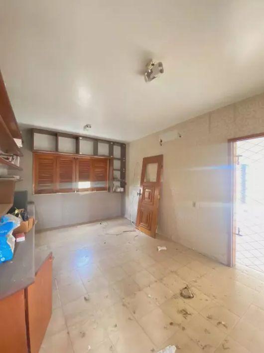 casa comercial para aluguel tem 505m², com 5 quartos, 5 banheiros, em Fátima - Teresina - PI