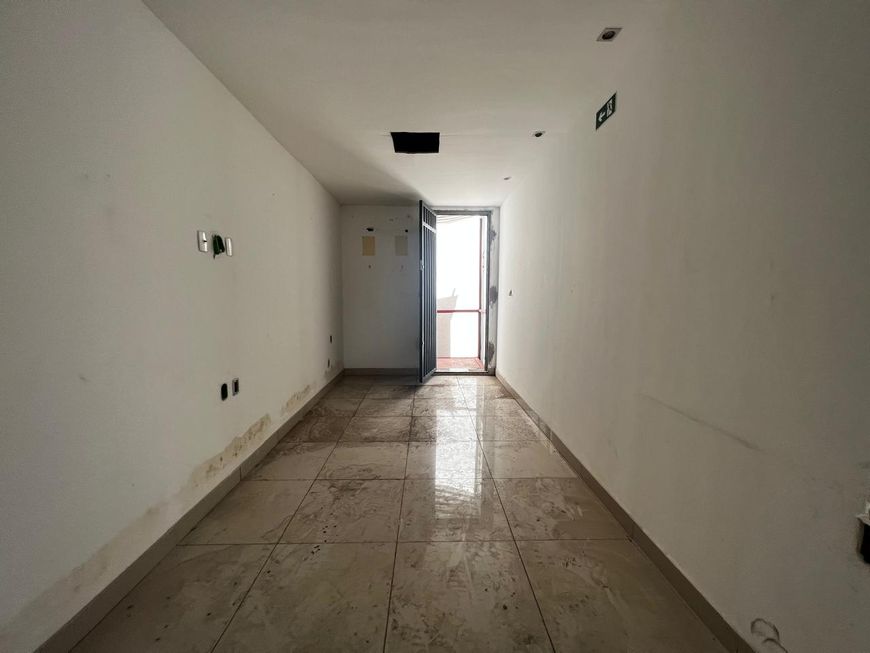 Prédio comercial com 400 metros quadrados na Av Miguel Rosa Bairro Piçarra,
