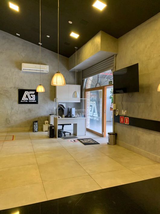 SALAS COMERCIAIS EM CENTRO COMERCIAL.