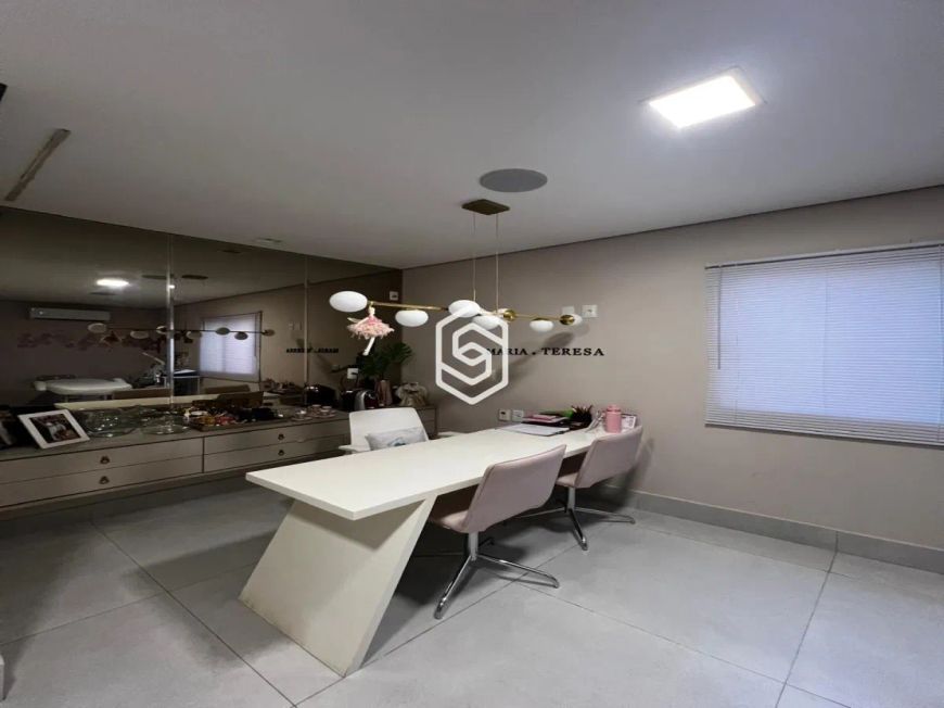 SALA COMERCIAL NO CRISTO REI MEDINDO APROXIMADAMENTE 18M²