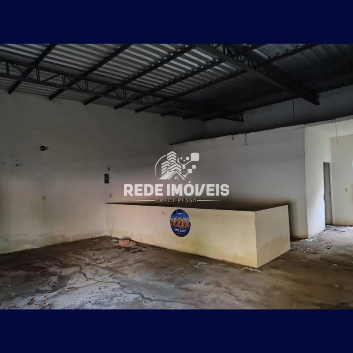 EXCELENTE PONTO COMERCIAL NA AV. ININGA ESQUINA C/ AV. CEL. COSTA ARAÚJO