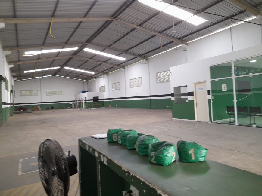 Galpão para alugar completo, 800 m², na Avenida Gil Martins em Teresina, excelente localização