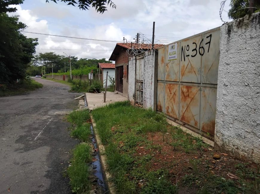 Alugo terreno murado medindo 10,00 x3 0,00 bairro Fatíma, próximo a Ponte Estaiada.