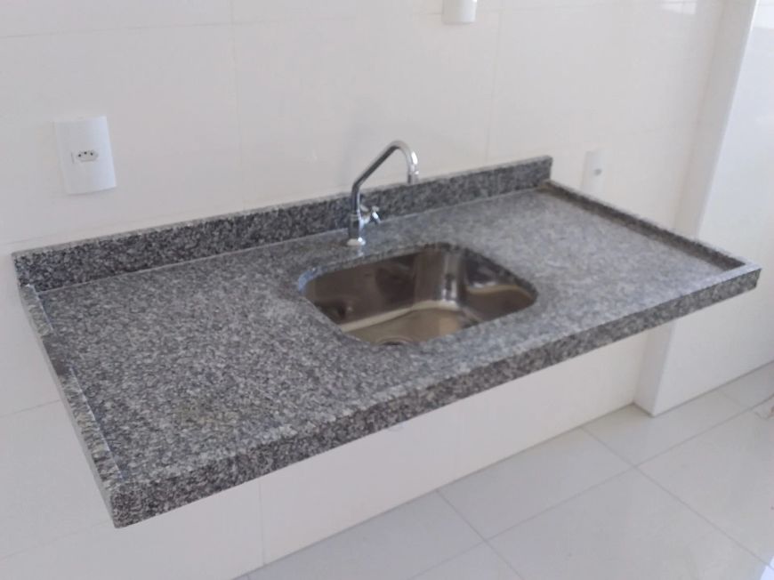 Belo apartamento de 3 quartos, no Ilhotas. - Favor confira a Descrição do imóvel
